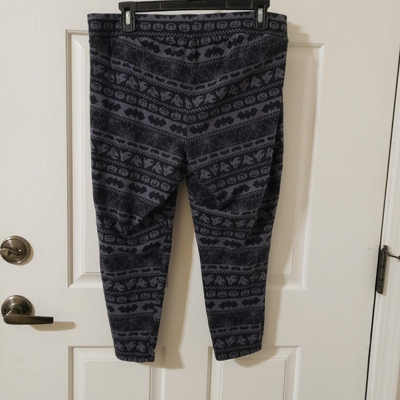 Torrid Size 2 Black and Gray Patterned Leggings - Picture 2 of 7